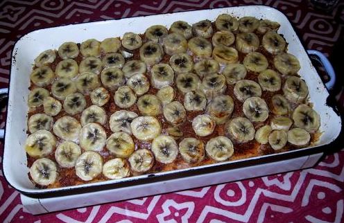Reisschüssel mit Hackfleisch und Bananen