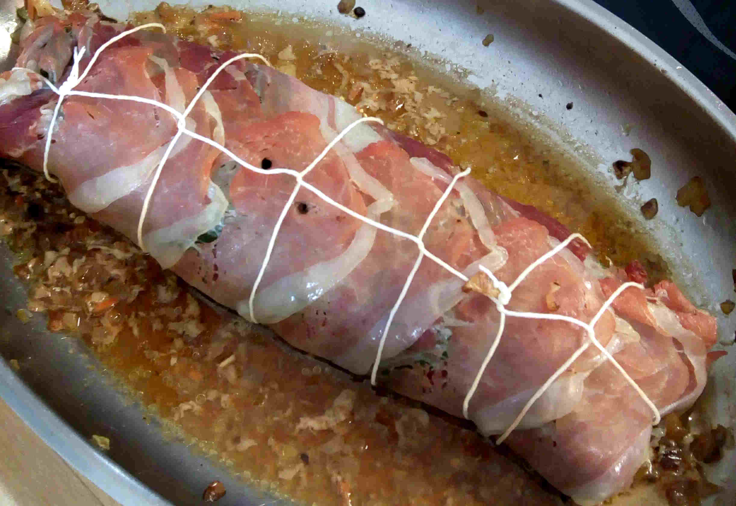 Schweinefilet im Bärlauch-Speck-Mantel